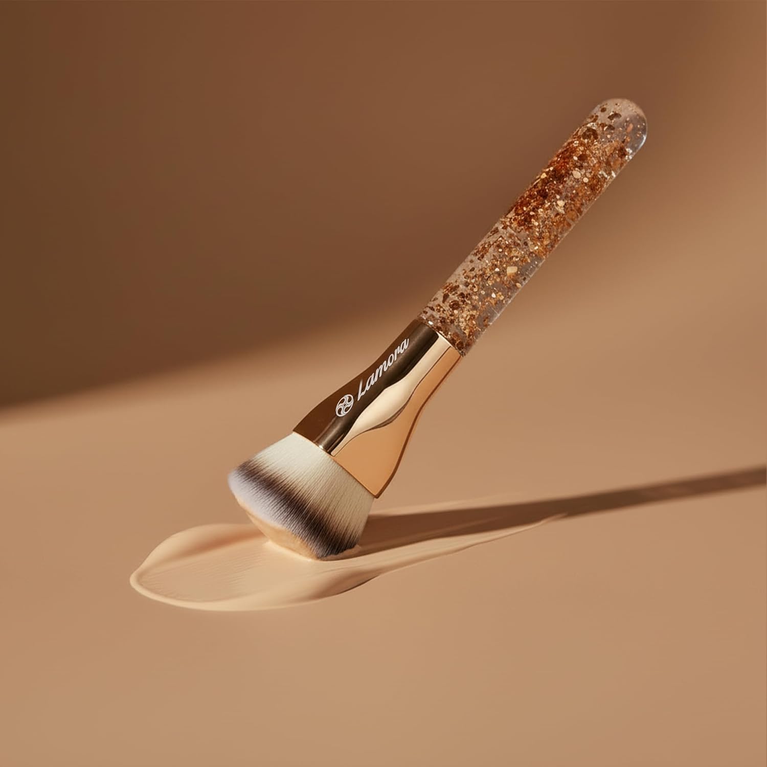 Herzförmiger Foundation Kabuki Pinsel - Lamora Beauty