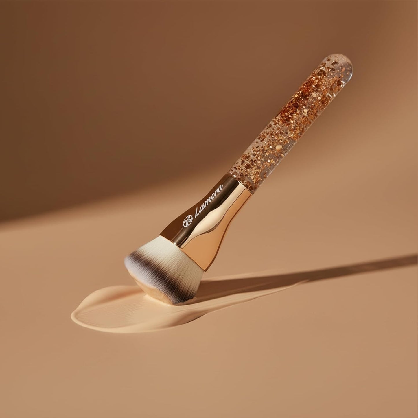 Herzförmiger Foundation Kabuki Pinsel - Lamora Beauty