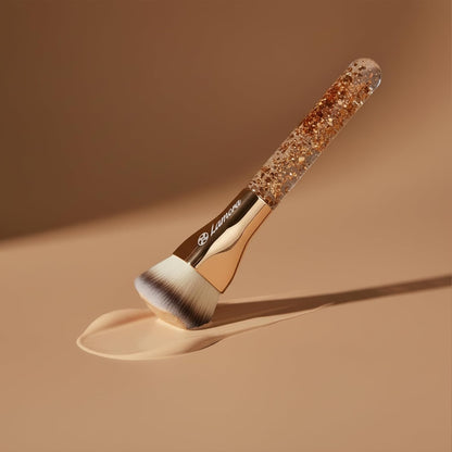 Herzförmiger Foundation Kabuki Pinsel - Lamora Beauty
