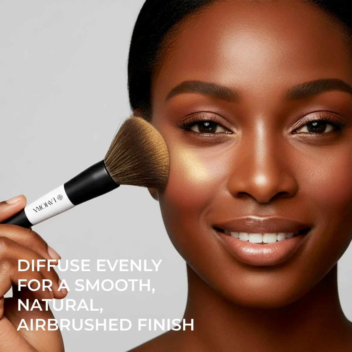 Powder & Bronzer Duo Brush - Lamora Beauty